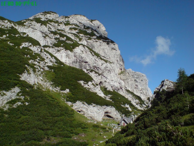 Mala Ojstrica nad staro Kocbekovo kočo