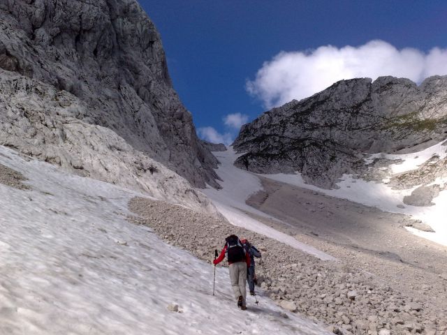 ...proti škrbini  2277m