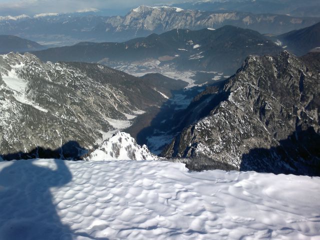 Dolina tamarja in desno greben 