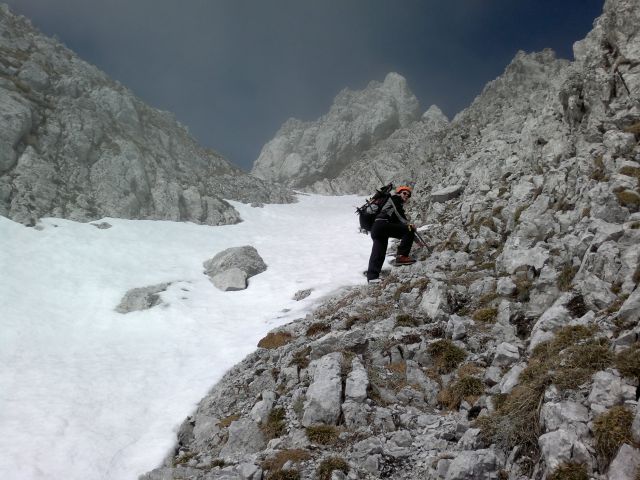 Vrtača - Suho rušje - JV greben  01.04.2012 - foto