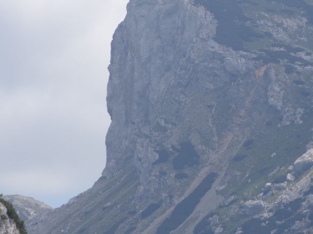 V steni Lučkega dedca poteka reševalna akcija