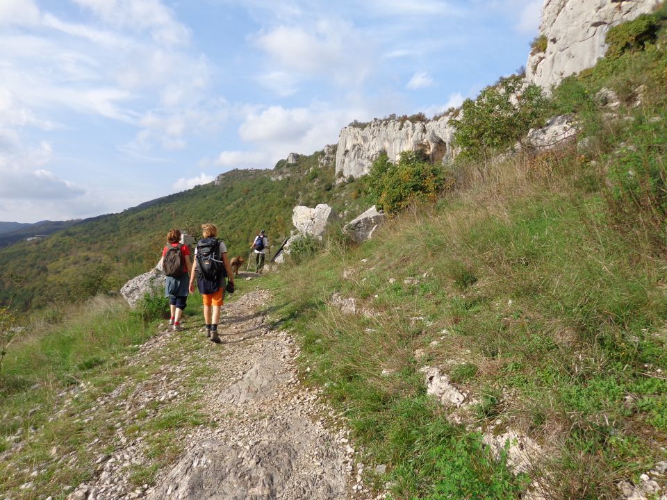 Kraški rob - spodmoli, 28.10.2013 - foto povečava