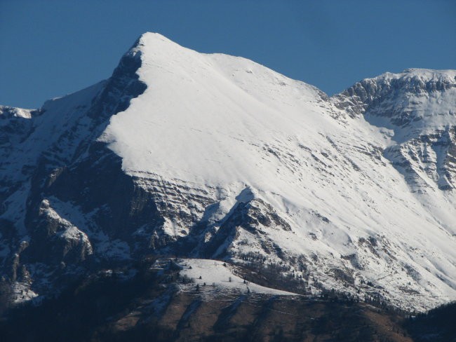 lepotec na drugi strani doline