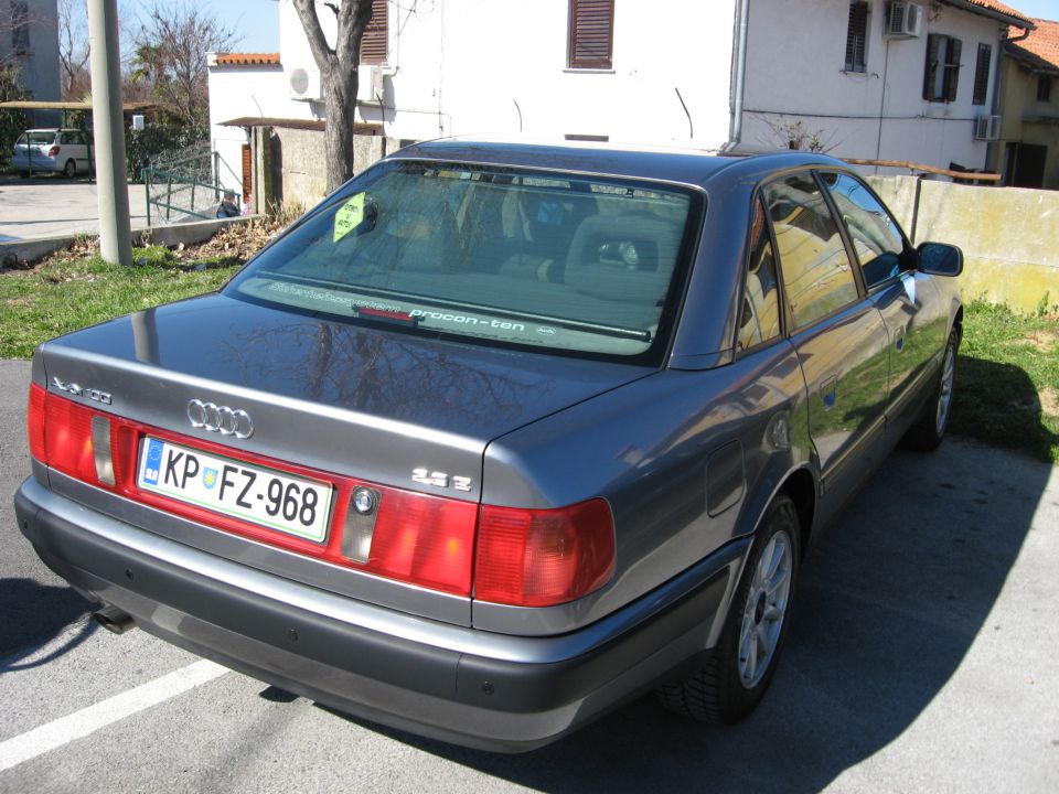 Audi_100 - foto povečava