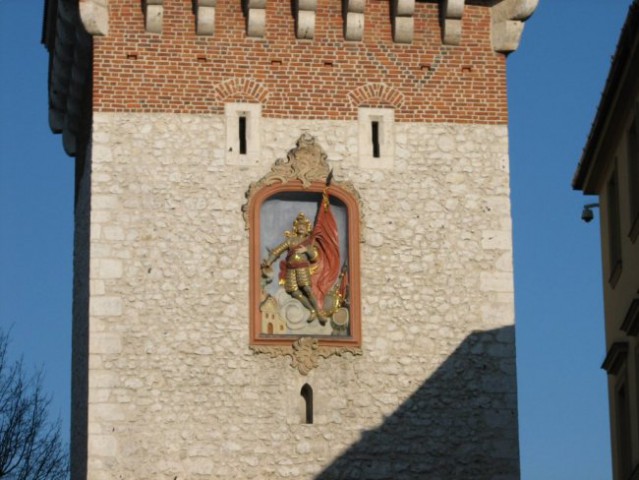 Sveti Florijan, na stolpu nad glavnimi vrati.