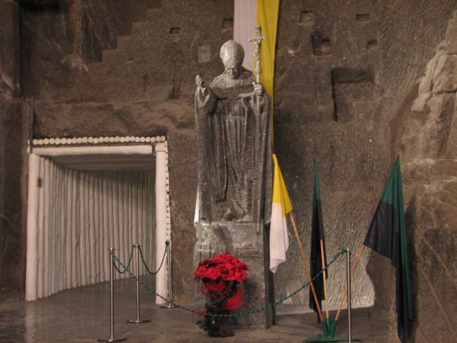 papež Janez Pavel II, oz. Karol Wojtila, eden najmlajših kipov v rudniku