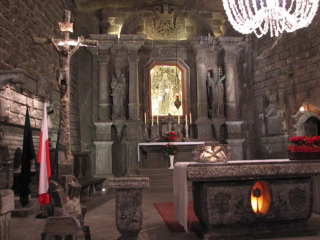 Glavni oltar v veliki dvorani.