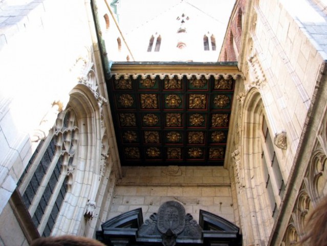 Vhod v cerkev (nadstrešek)