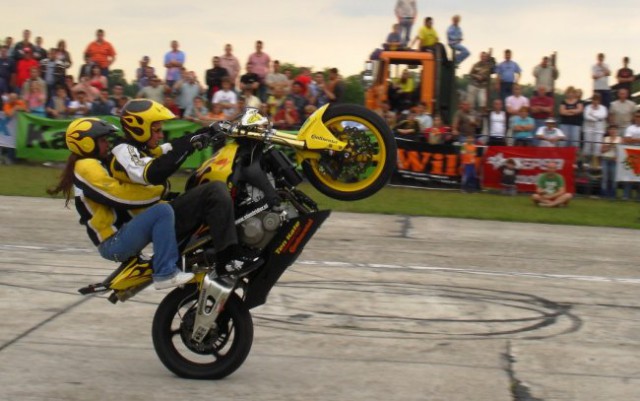 Kawasaki World Stunt Riding Championship Madž - foto