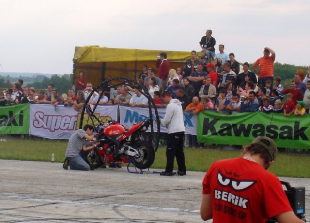 Kawasaki World Stunt Riding Championship Madž - foto