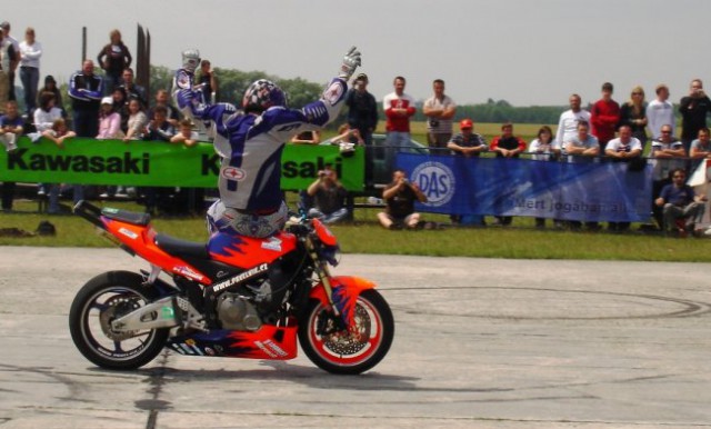 Kawasaki World Stunt Riding Championship Madž - foto