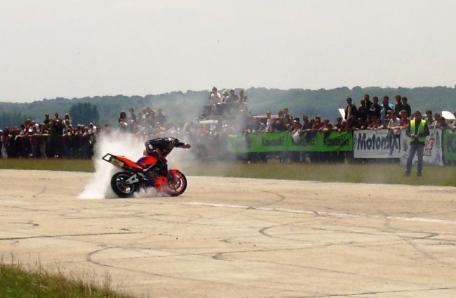 Kawasaki World Stunt Riding Championship Madž - foto povečava