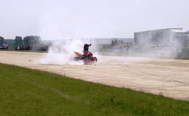 Kawasaki World Stunt Riding Championship Madž - foto povečava