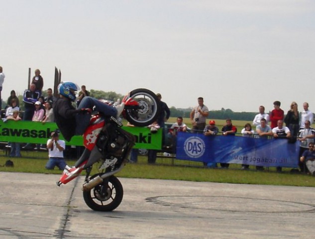 Kawasaki World Stunt Riding Championship Madž - foto