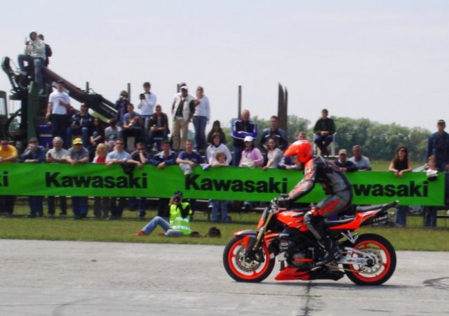 Kawasaki World Stunt Riding Championship Madž - foto