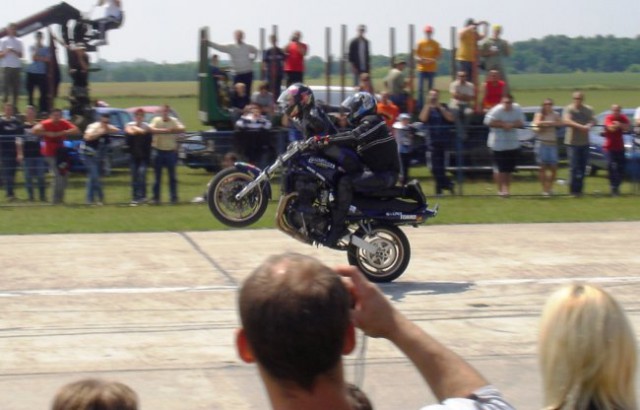 Kawasaki World Stunt Riding Championship Madž - foto