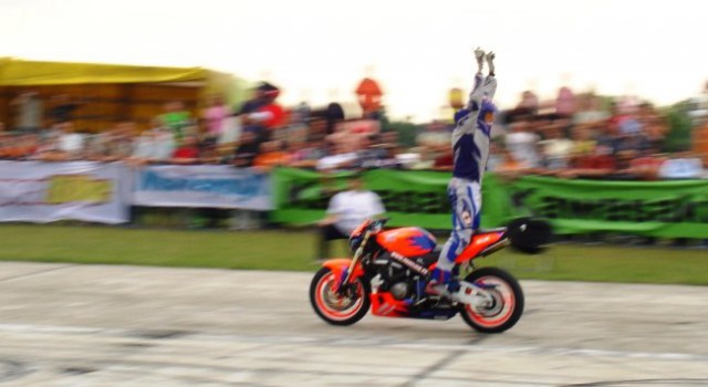 Kawasaki World Stunt Riding Championship Madž - foto