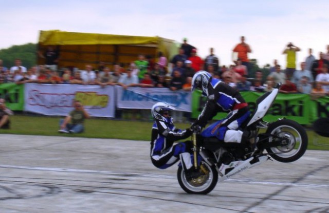 Kawasaki World Stunt Riding Championship Madž - foto