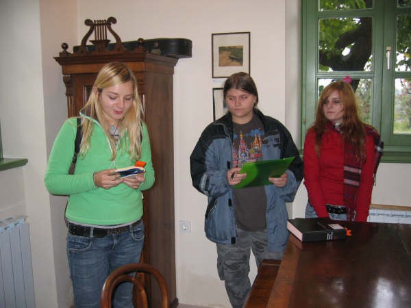 Barbara, Brigita & MArtina deklamirajo Kosovelovo poezijo :)