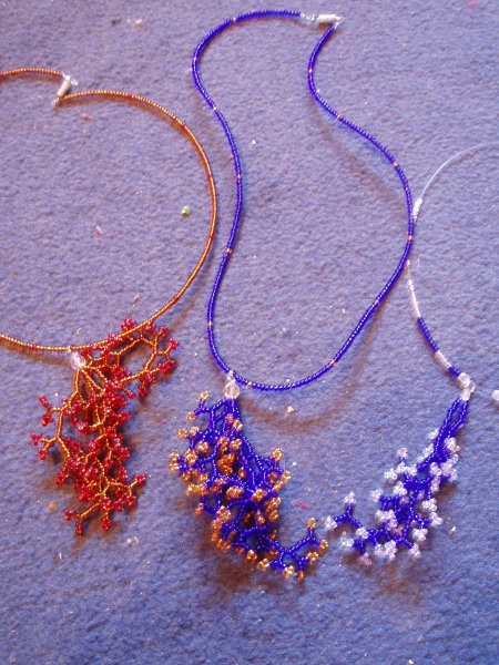Ogrlice v obliki koral
Cena za ogrlico je 10,43 EUR ali 2500 SIT