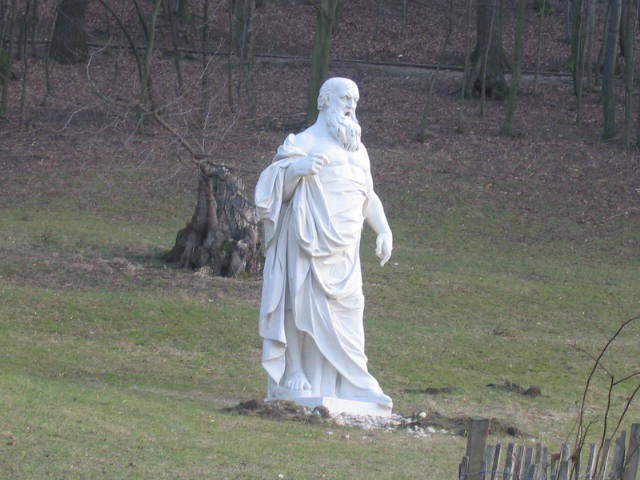 eden od spomenikov v Pötzleinsdorf parku na Dunaju
