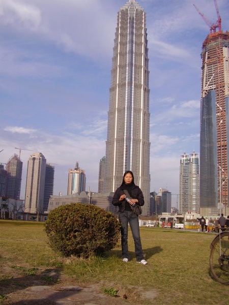 Gini pred najvišjo stavbo v shanghaiju