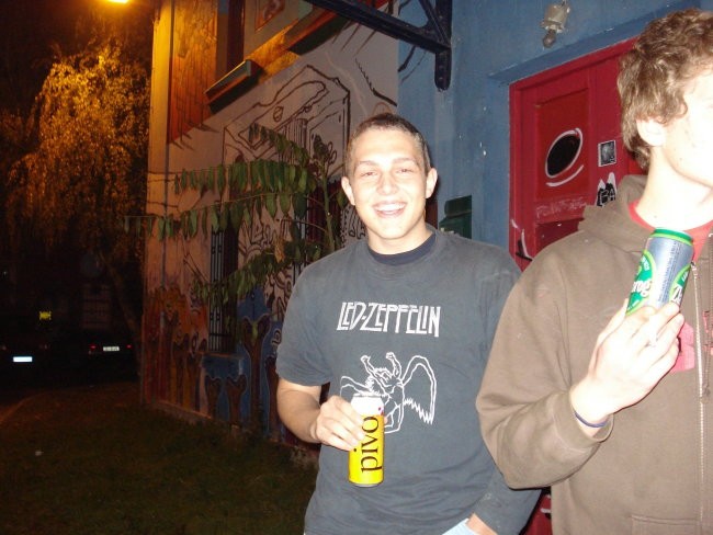 Meta - foto povečava