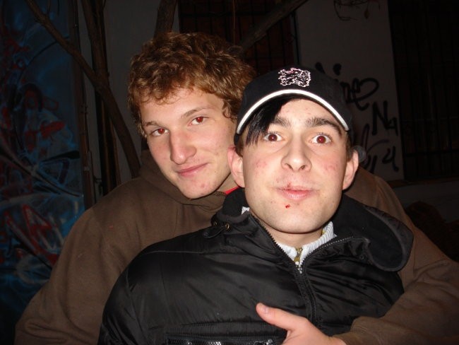 Meta - foto povečava