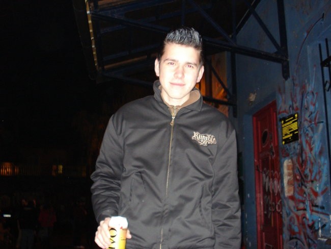 Meta - foto povečava