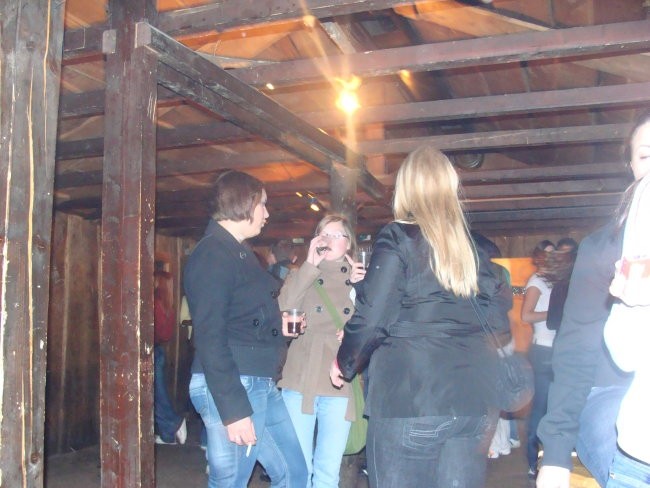 Tilko ropi zadravc nika b-day-->slikce ud ajn - foto povečava