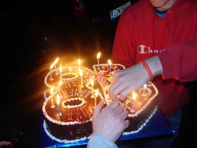 Tilko ropi zadravc nika b-day-->slikce ud ajn - foto povečava