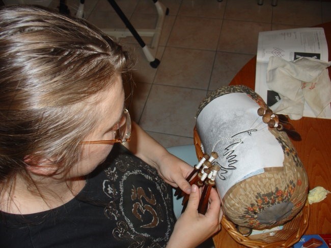 Da ne bo kakšne hude krvi.
V albumu so fotografirani vzorci moje tašče - namenjeno zgolj 