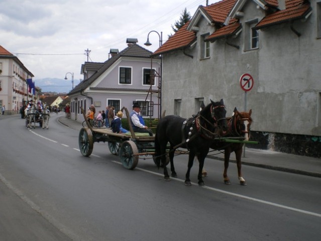  Sprevod na Mihelov sejemu v Mengšu - foto