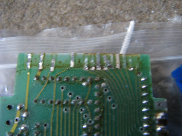 C64 centronics vmesnik, potrgani pini 1
