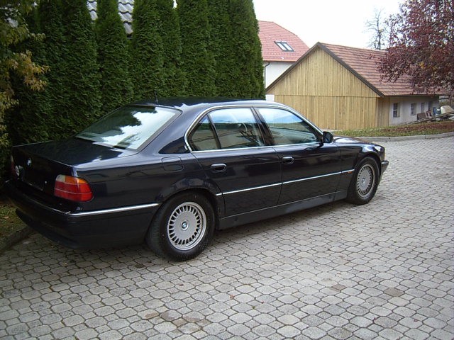 BMW 750 - foto
