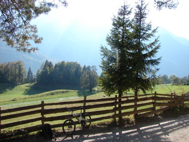 železnica in hladnik - foto