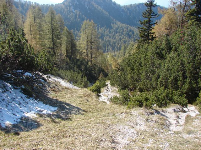 železnica in hladnik - foto