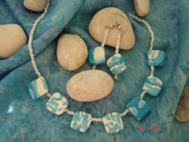morska ogrlica z uhančki- perlice in fimo
