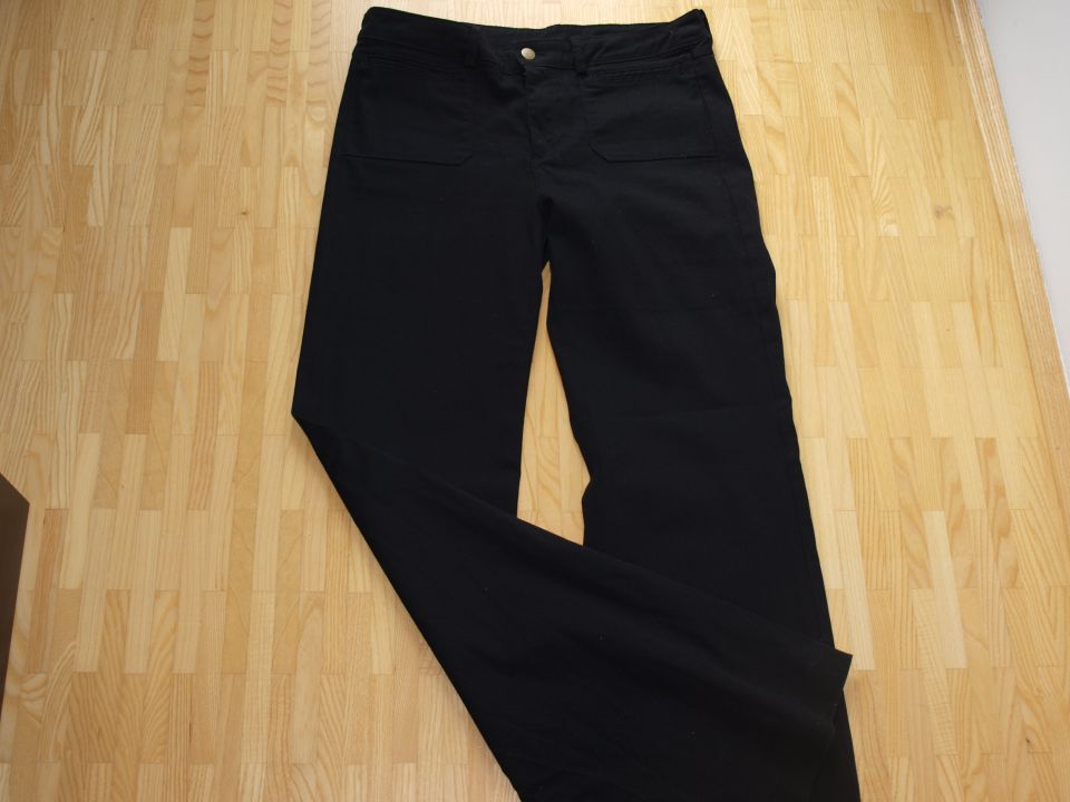 H&M črne hlače 42