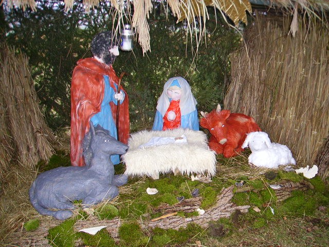 Božične jaslice 2006 pred cerkvijo na Žabljeku

